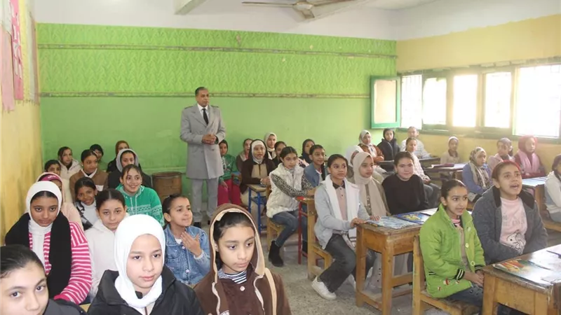 مدير تعليم الجيزة يتفقد لجان امتحانات البدرشين والحوامدية وأبو النمرس