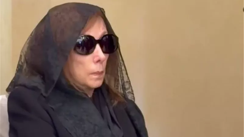 انهيار فيروز في جنازة ابنها هلي الرحباني| صور