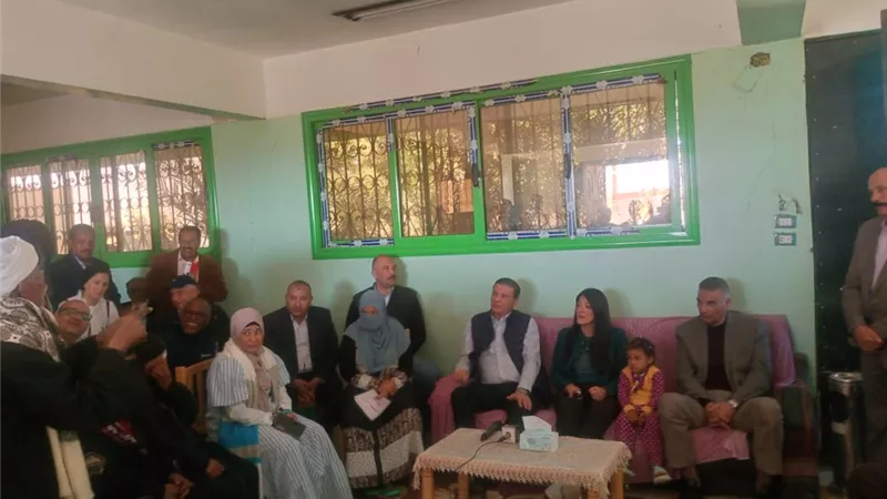 وزراء التخطيط والزراعة ومحافظ أسوان يلتقون بسيدات قرية السماحة بإدفو