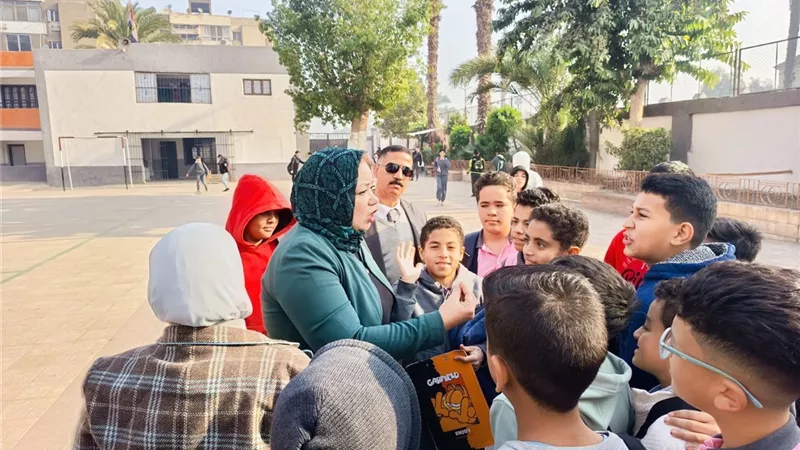 وكيل تعليم القاهرة تتفقد امتحانات صفوف النقل بإدارة حدائق القبة التعليمية