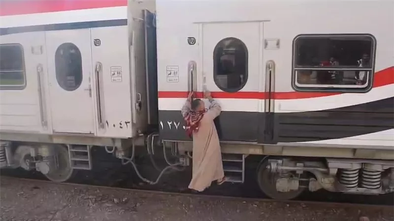 «النقل» تحذر المواطنين: هذه الأفعال تهدد حياتك|صور