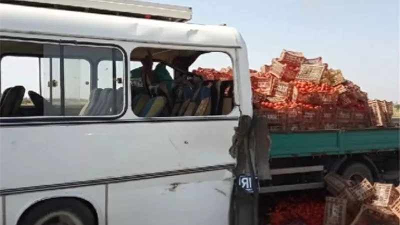 إصابة 21 شخصًا في اصطدام سيارة بأتوبيس بعد نفق أبو صالح بصحراوي بني سويف