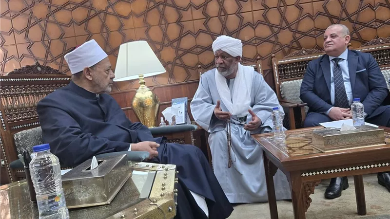 الإمام الأكبر يستقبل شيخ الطريقة الجعفرية| صور