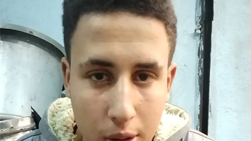 «18 سنة حرمان وضرب حتى الإغماء».. استغاثة شاب ووالدته من قرية كفر المنصورة