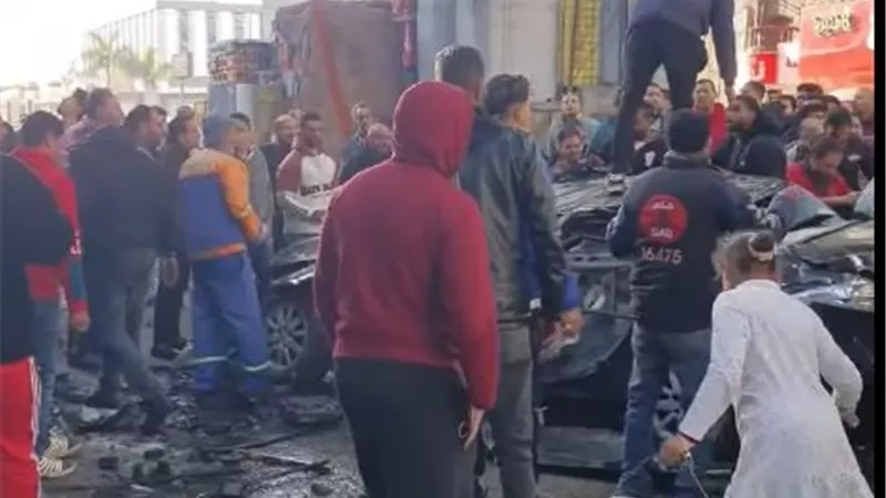  سقوط مروع لسيارة ملاكي من أعلى كوبري أكتوبر أمام نادي السكة