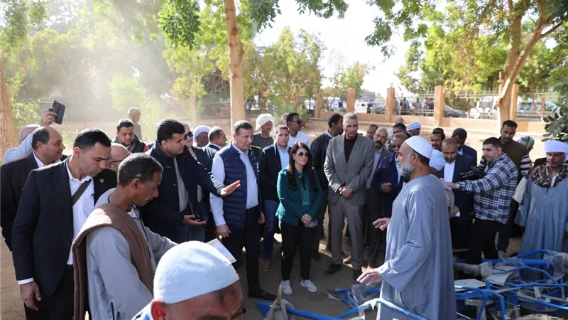 وزراء التخطيط والزراعة ومحافظ أسوان يزورون مدرسة الشهامة الثانوية المشتركة