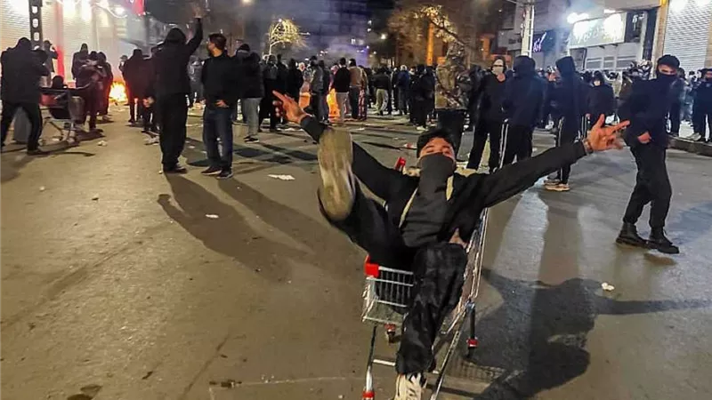 أمريكا تتهم إيران بتوظيف ميليشيات إقليمية لقمع المحتجين