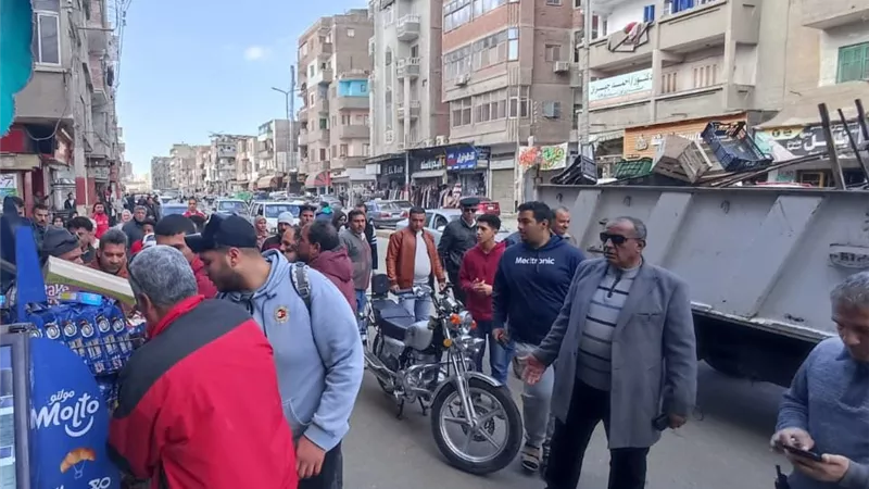 رفع الإشغالات بميدان عرابي ونفق المشاة وشارعي البوستة وفاروق بالشرقية|صور