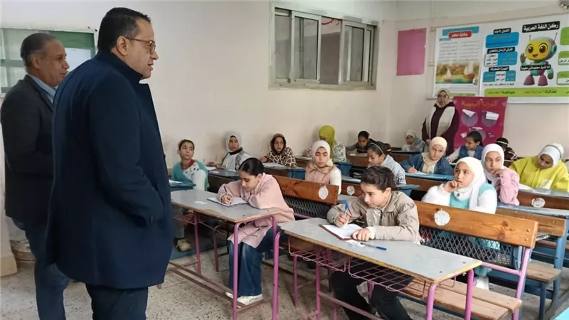 وكيل تعليم الغربية يتفقد لجان امتحانات النقل بالسنطة