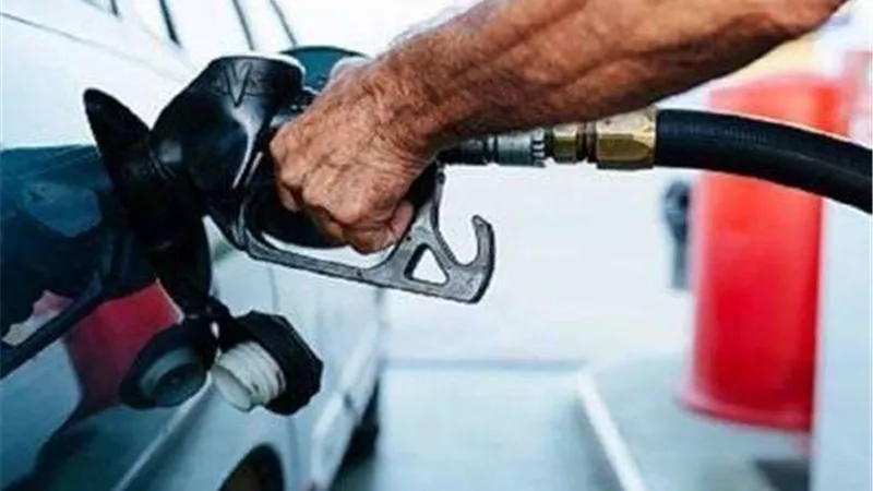 ضبط محطة بنزين تصرفت في كميات من المواد البترولية المدعمة بالإسكندرية 