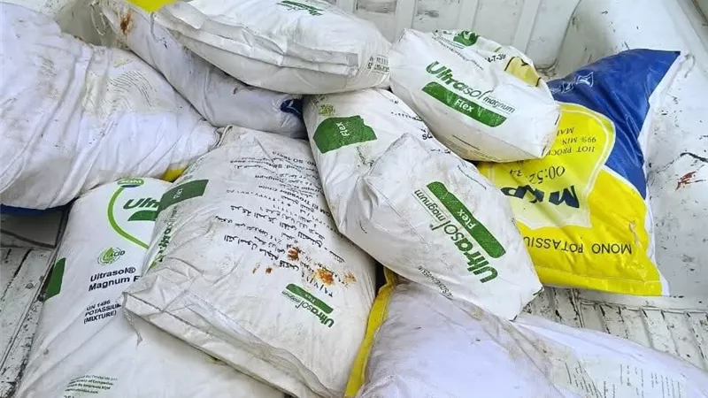 في حملة تموينية بالأقصر.. ضبط نصف طن أسمدة ومخصبات زراعية مجهولة المصدر