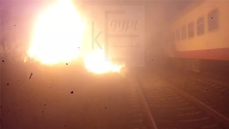 يقظة قائد قطار تنقذ الركاب من حريق بجوار السكة الحديد