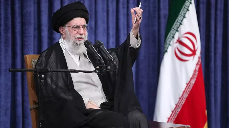 إيران في عزلة خانقة.. خامنئي يغرد وحيدا والشعب خارج التغطية| تقرير