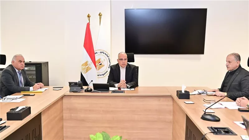 وزير الري يوجه بسرعة التنفيذ والالتزام بالجدول الزمني لأعمال تأهيل المصارف