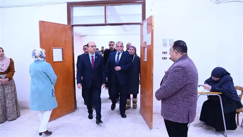 الدكتور المنشاوي يتابع انطلاق امتحانات معهد بحوث البيولوجيا بجامعة أسيوط 