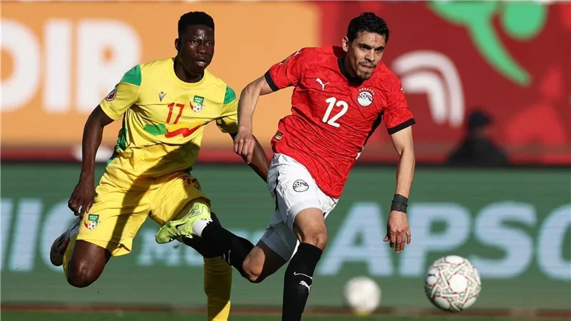 بعد إصابة بنين.. محمد حمدي يغادر المغرب لإجراء عملية الرباط الصليبي  