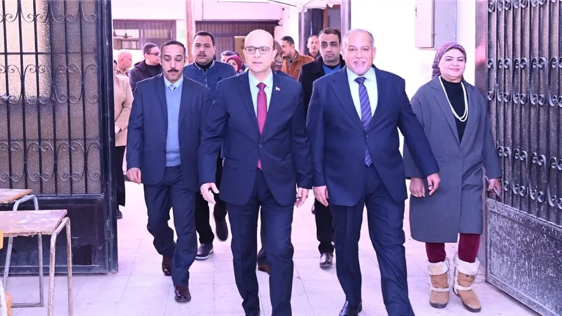 رئيس جامعة أسيوط  يتابع انطلاق امتحانات الفصل الدراسي الأول