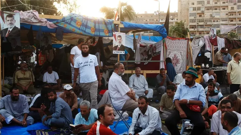 في رمضان.. لماذا أجبر الأخوان «الشباب» الإفطار بأوراق الشجر والشاي المملح؟