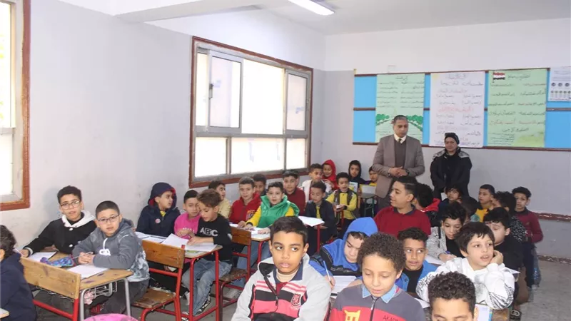 مدير تعليم الجيزة يتفقد امتحانات الـ«ترم» الأول بإدارتي أوسيم والوراق
