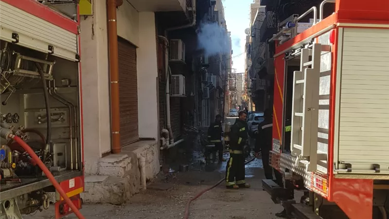 لم يتبق سوى شوال بصل وكرسي.. إخماد حريق ضخم بمطعم بالأقصر بعد خسائر كبيرة