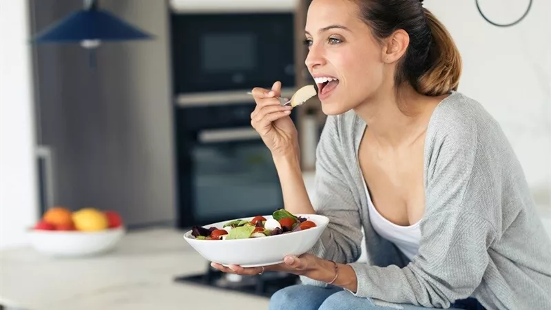 6 نصائح غذائية لتحسين المزاج في الشتاء