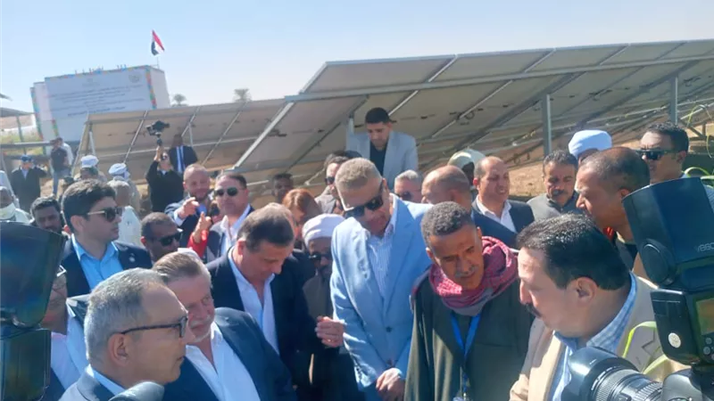محافظ البنك المركزى ووزير الزراعة ومحافظ أسوان يتفقدون المشروعات التنموية