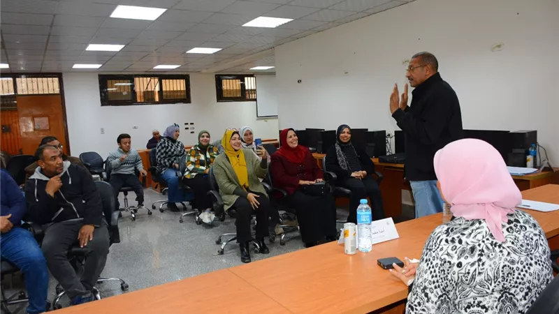 جامعة أسيوط تُنظّم دورة تدريبية في لغة الإشارة لتعزيز دمج الطلاب 