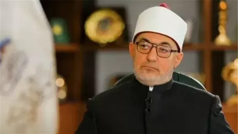 مفتي الجمهورية يعزي الشيخ أيمن عبدالغني وشقيقه في وفاة والدتهما 