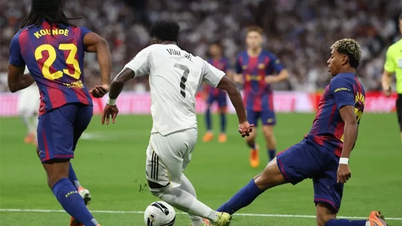 قبل كلاسيكو الليلة.. فينيسيوس جونيور سلاح ريال مدريد الأبرز أمام برشلونة