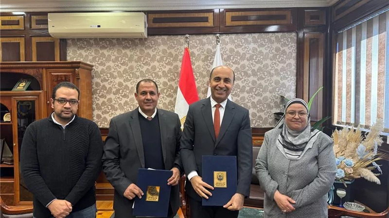 لإتاحة مجلاتها العلمية رقميًا.. بروتوكول بين جامعة دمنهور و«دار المنظومة»