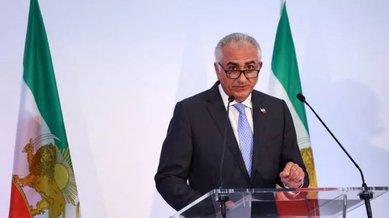 رضا بهلوي للواجهة.. نجل شاه إيران يسعى لقيادة التغيير وسط تصاعد الاحتجاجات