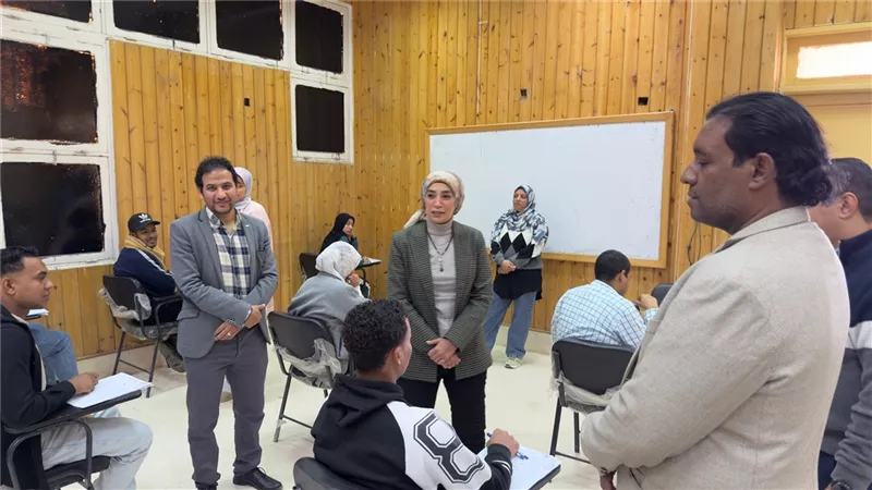رئيس جامعة الأقصر تتفقد لجان امتحانات كلية السياحة والفنادق 