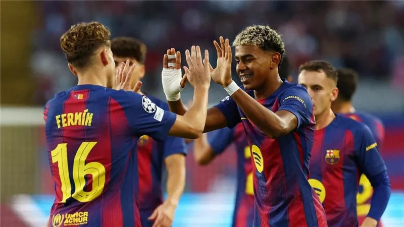كلاسيكو الأرض.. فليك يعلن تشكيل برشلونة ضد ريال مدريد بنهائي السوبر