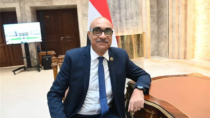 إيهاب منصور: على الحكومة دفع إيجار غير القادرين بقانون الإيجار القديم|حوار