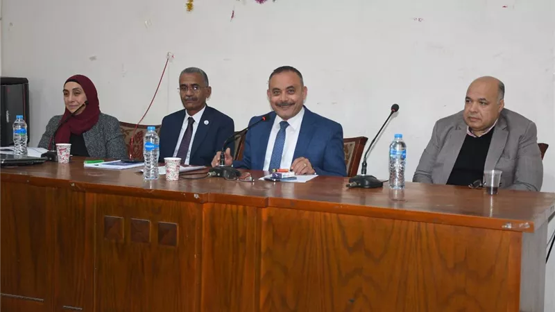 جامعة العاصمة تعقد اجتماعًا لمتابعة تيسير الإجراءات على الطلاب الوافدين 