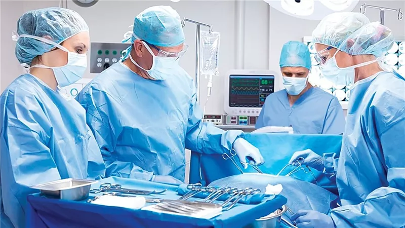 «أبطال غرف العمليات»| مشرط الأمل.. حين تصبح الدقة فارقا بين الوجود والعدم