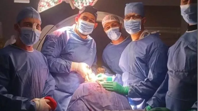 نجاح جراحة دقيقة للعمود الفقري في المنيا.. وإنهاء معاناة المريضة