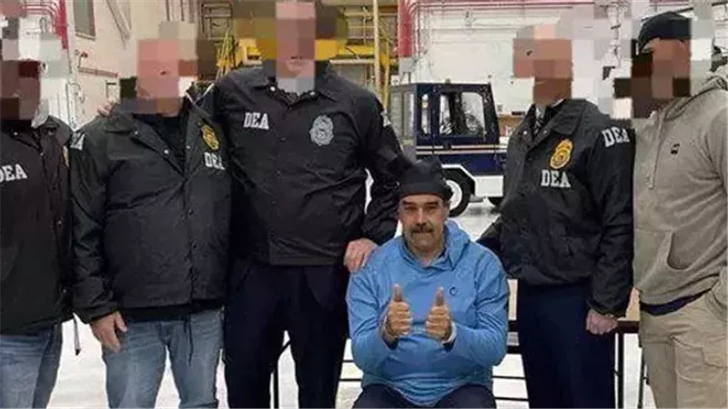 بعد محاكمتهما.. نجل رئيس فنزويلا يكشف عن أحوال والديه في سجن أمريكا 