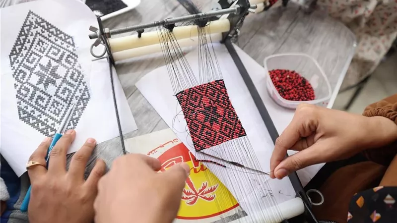 صناعة الأمل.. كيف مكنت مبادرة «المشغل» آلاف السيدات| فيديو