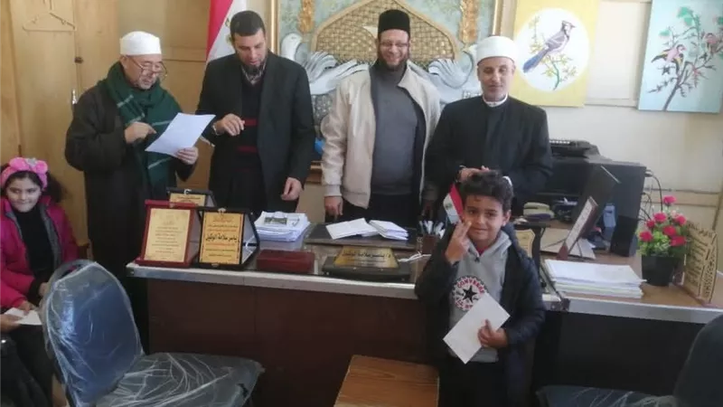  منطقة كفرالشيخ الأزهرية تكرم الطلاب الفلسطينيين بمنح مالية