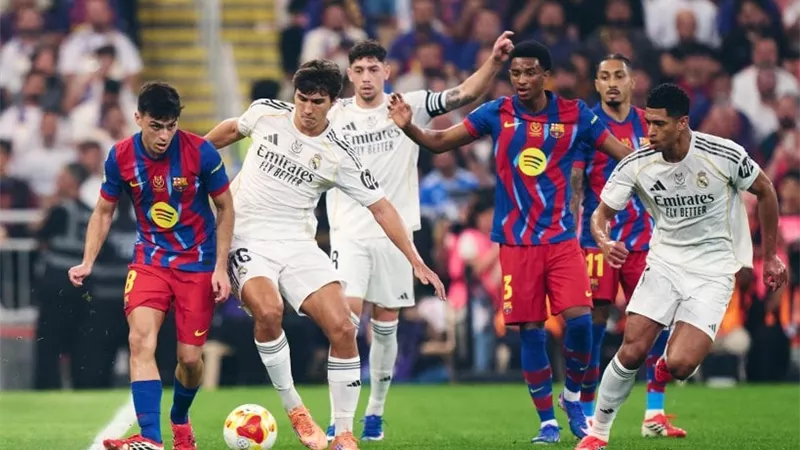 نتيجة وملخص وأهداف مباراة برشلونة وريال مدريد في نهائي السوبر الإسباني