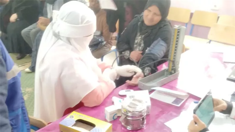 تعليم أسيوط: تنظم قافلة طبية بالمدرسة الفكرية للطلاب وأولياء الأمور