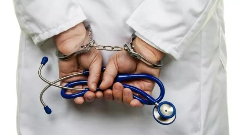 «ضاربة قاضية».. ما هى خطة «الصحة» لمواجهة ظاهر الانتحال الطبي؟|فيديو