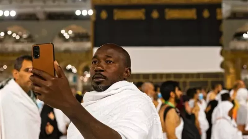 ما حكم تصوير الحجاج والمعتمرين في بيت الله الحرام؟.. عطية لاشين يجيب