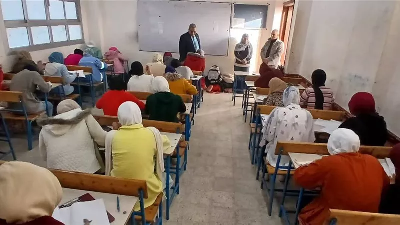 أكثر من 918 ألف طالب يؤدون امتحان الـ«ترم» الأول بجميع مدارس الغربية