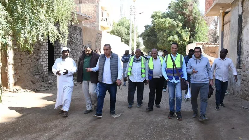 محافظ أسوان: لجنة مشتركة لمعاينة مسار خط الصرف الصحي بمحطة الكرور