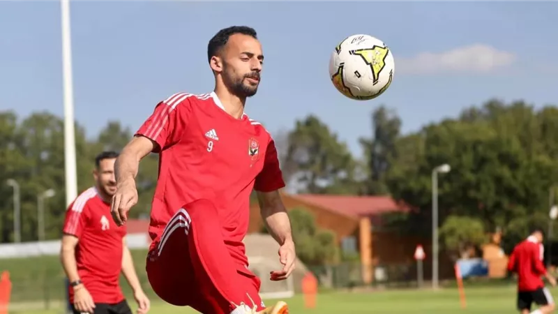 شوبير يكشف آخر تطورات تجديد عقود حسين الشحات وأحمد عبد القادر