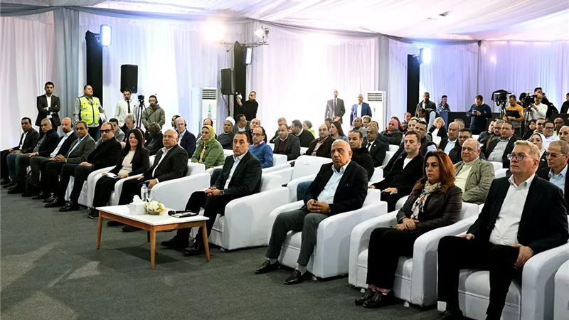 نجع حمادي تحتضن أكبر محطة طاقة شمسية مدمجة بالبطاريات في إفريقيا