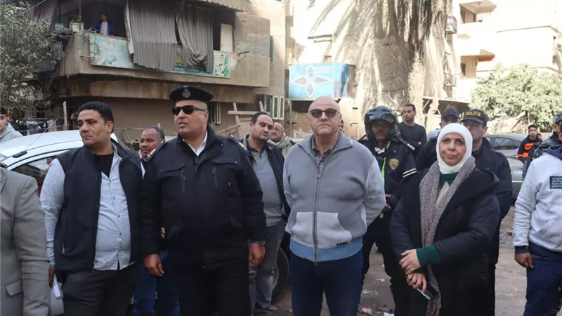محافظ القليوبية يقود حملة مكبرة لإزالة برجين مخالفين بشبرا الخيمة