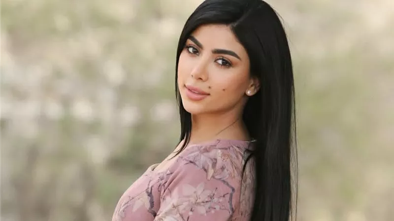 هدية خاصة.. كارولين عزمي تثير الجدل عن حالتها العاطفية بهذه الصورة
